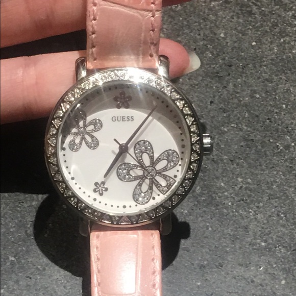 Guess pink watch - Picture 2 of 4